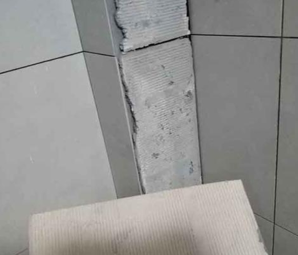 长汀瓷砖空鼓维修公司分享下厨房瓷砖脱落的补救措施。